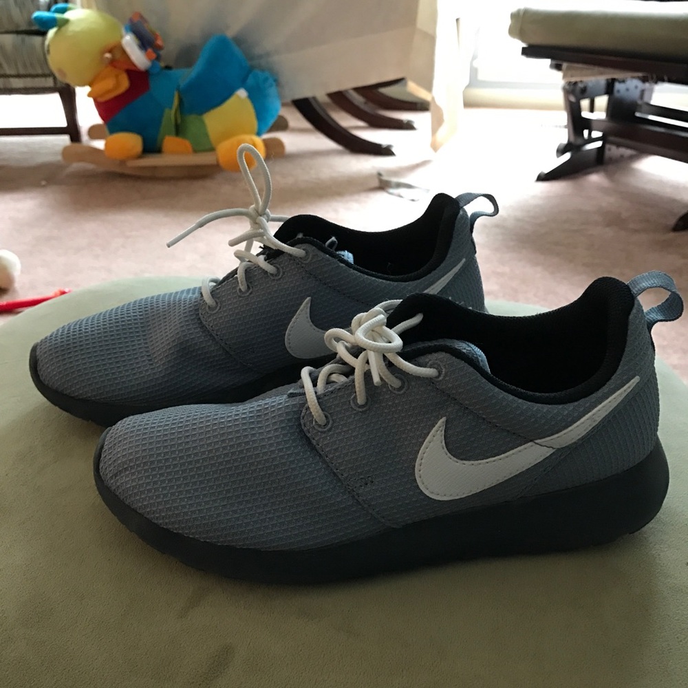 Light Grey Nike Roches